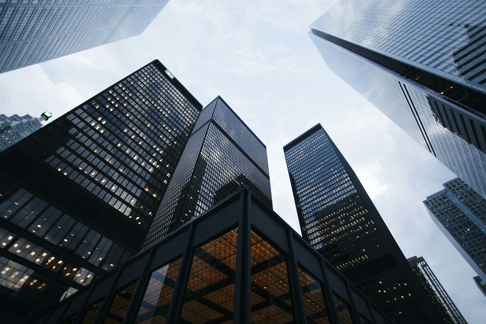 How to Set Up a Business in Dubai — Step by Step Guide for Expats (2025)